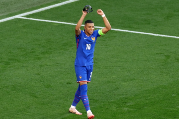 Nacho, da Espanha, resumiu Kylian Mbappé em duas palavras antes da semifinal da Euro